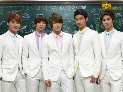 동방신기의 ‘하하하송’ 깜짝 스쿨어택 영상 화제