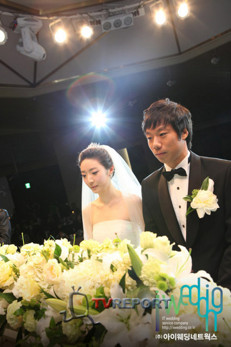 축구선수 염기훈, 2살 연하 김정민씨와 19일 결혼