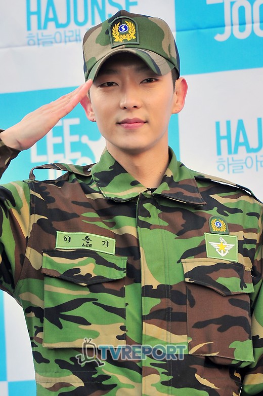 이준기 “군 생활 위로한 건 소녀시대”