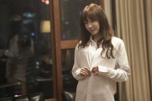 '나의PS파트너' 김아중, 청순+섹시 와이셔츠 룩으로 男心 '올킬'