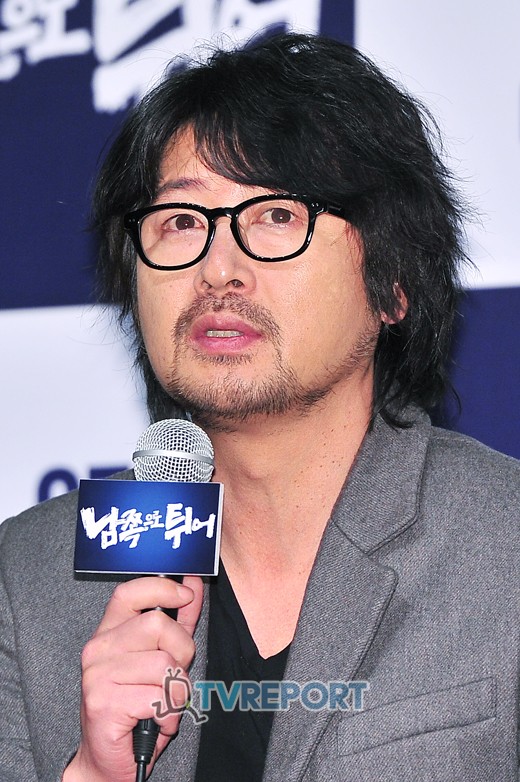 김윤석, 시나리오 작가 데뷔…'남쪽' 엔딩크레딧 각본에 올라