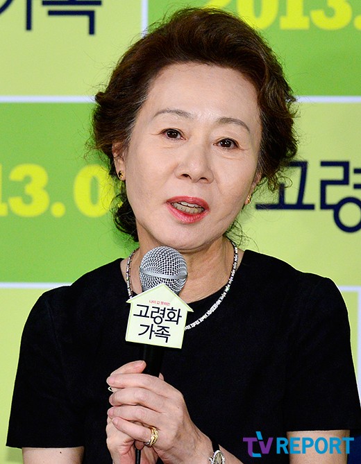 '고령화가족' 윤여정 "송해성 감독과 절친됐다"