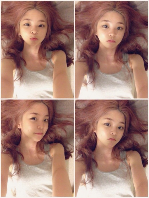 혜이니, 4종 침대셀카 공개…물오른 청순 미모