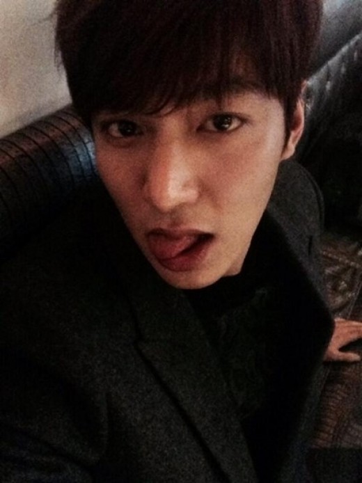 이민호 메롱셀카 공개, 팬들에게 “약속 지켰다”