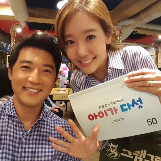 ‘아이가다섯’ 안재욱·소유진, 미소 속 아쉬움 토로 “어느덧 50부”