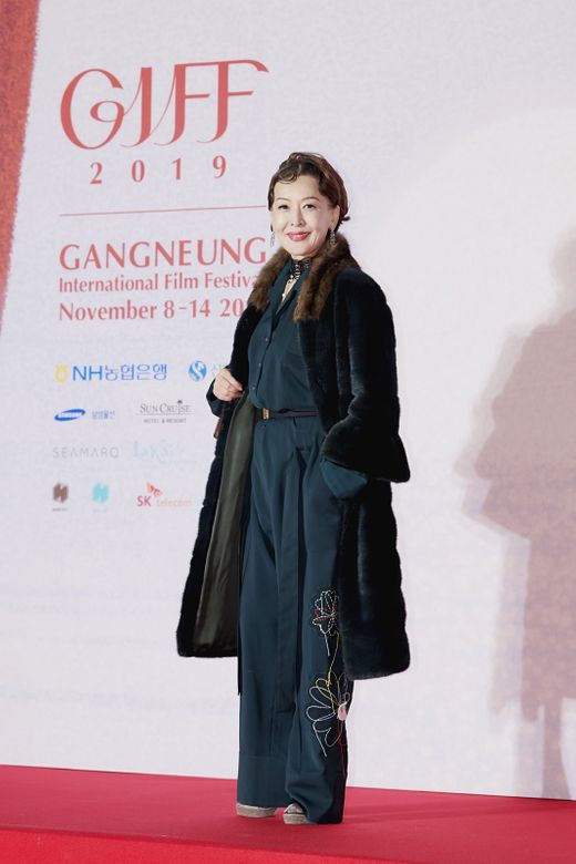 윤석화, 강릉국제영화제 사로잡은 남다른 클래스