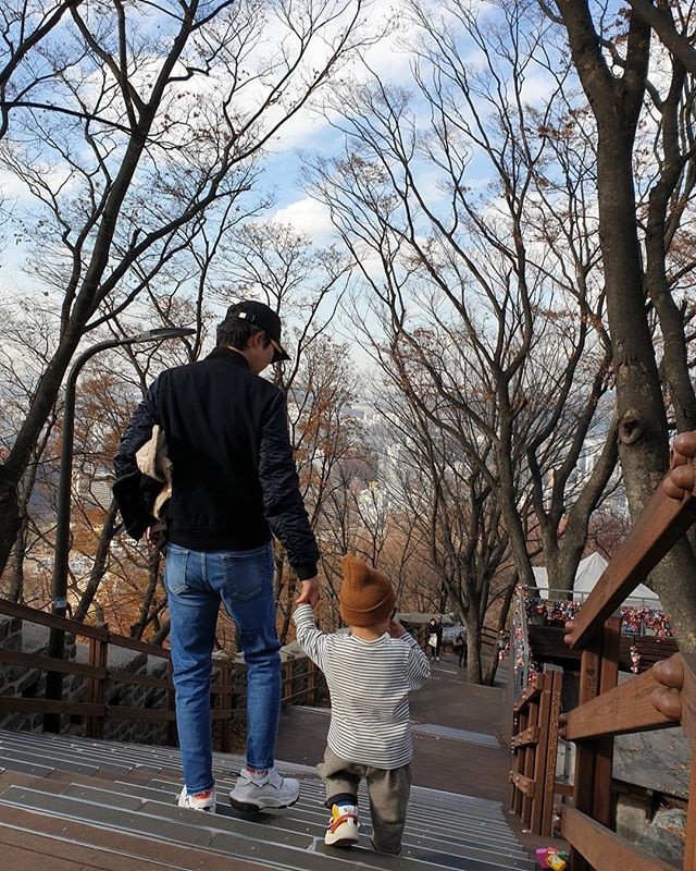 신정환 근황, 아들 손 꼭 잡고 남산 산책