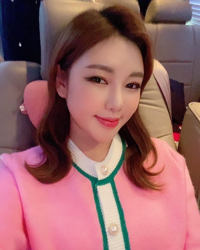 송가인, 화사한 미소로 건넨 인사 “오늘도 좋은 하루”