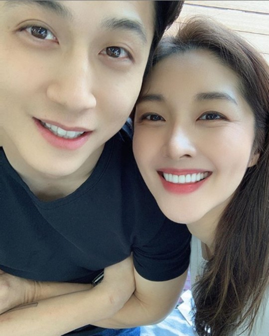 김빈우, 훈남 남편과 다정한 투샷 "모두가 건강한 하루였길"