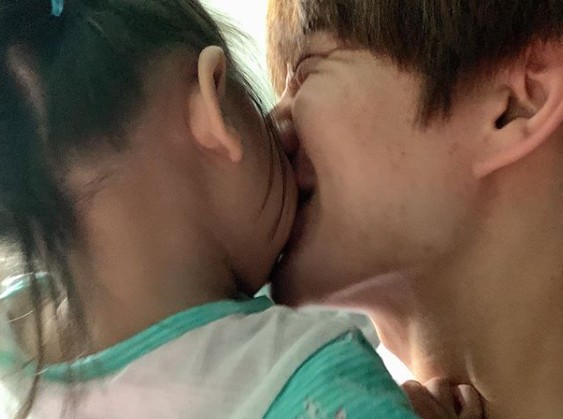 함소원, 딸바보 진화 사진 공개하며 불화설 마침표 “둘이 좋아 죽는다”