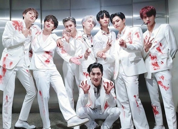 펜타곤, '할로윈데이' 기념 좀비 변신...분장 뚫고 나오는 '잘생김'