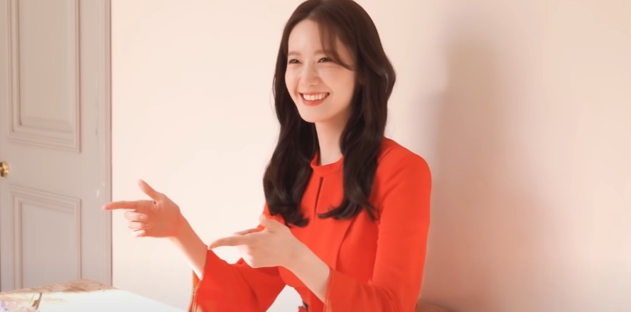 윤아, 화보 촬영 비하인드…'예쁨 폭발'
