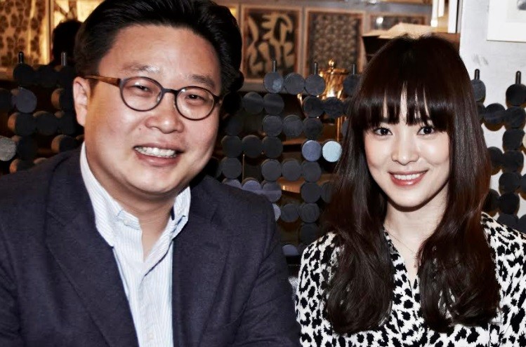 송혜교X서경덕, 中 창사임시정부청사에 안내서 1만부 기증