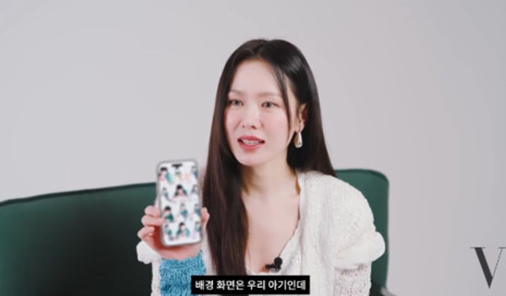 손예진 휴대폰 배경화면? 우리 아기...레몬 물 항상 챙겨 마셔