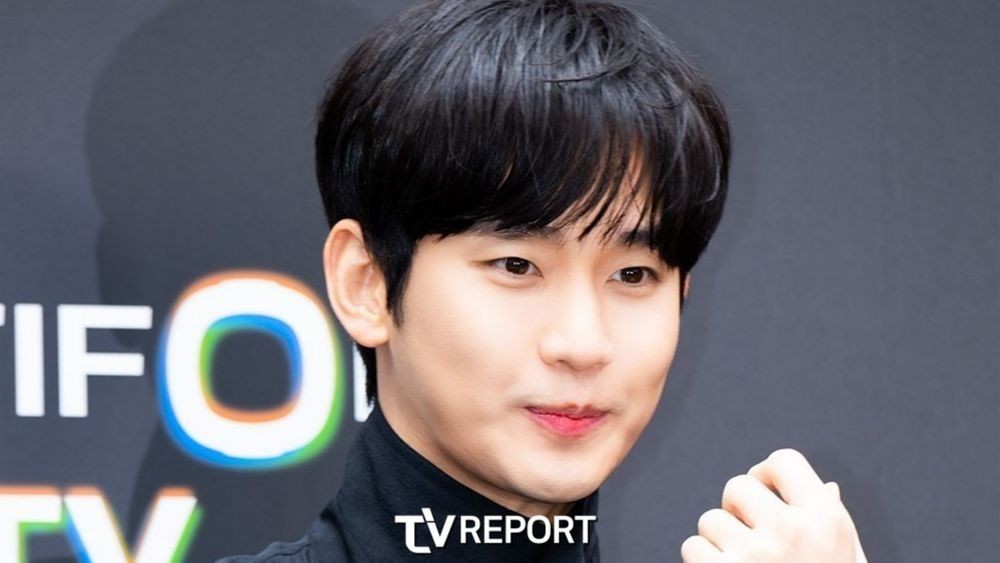 '미성년자 교제 논란' 김수현, 팬카페 살아 있다...변함없이 함께할 것