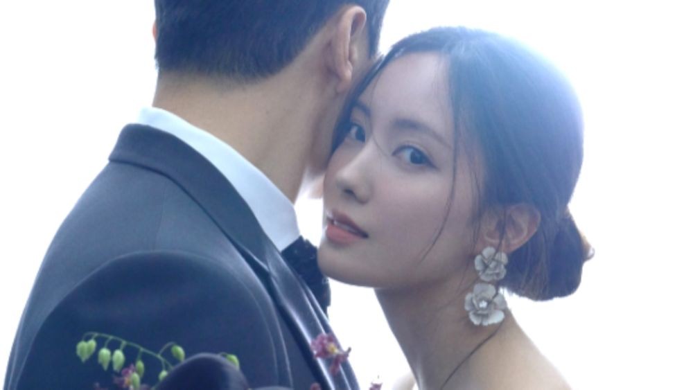 '금융인♥' 효민, 웨딩 사진 통해 '예비 신랑' 최초 공개...훈남까지는 아냐