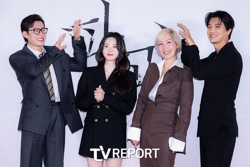 현재 언론시사회 진행하고 있는 영화 [파과] 배우들 사진.jpg | 인스티즈