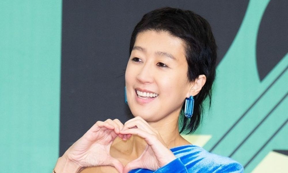 홍진경, '정치색 논란' 힘들었나…