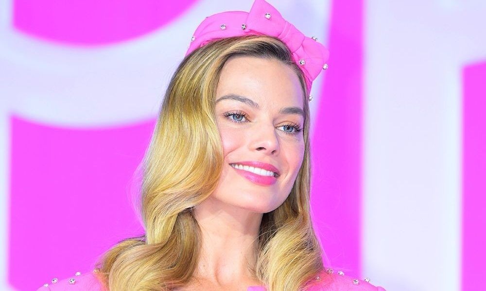 Why Did Margot Robbie Receive a Weight Loss Book from a Co-Star? The Story Behind the Gift