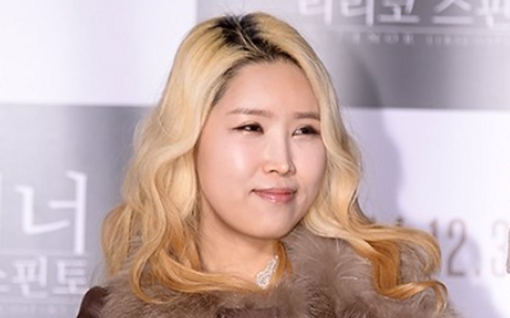 '난 괜찮아' 진주, 마이크 대신 펜 잡더니...학술대회 '최우수 논문상' 쾌... - 뉴스 썸네일 이미지