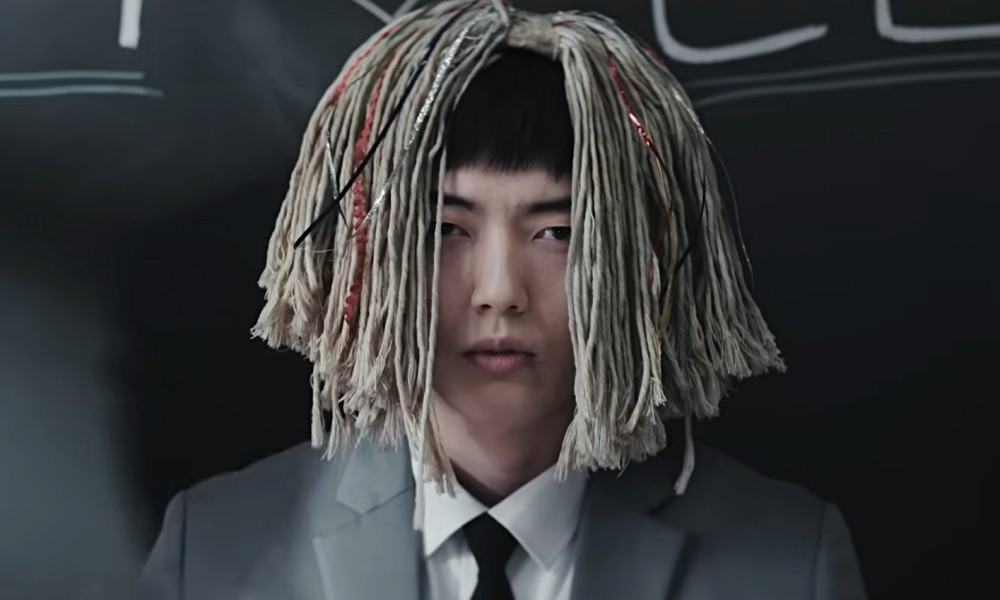 '성·인종차별 논란에도 끄덕없다'...걱정 가득 시선에도 통쾌 액션 예고... - 뉴스 썸네일 이미지