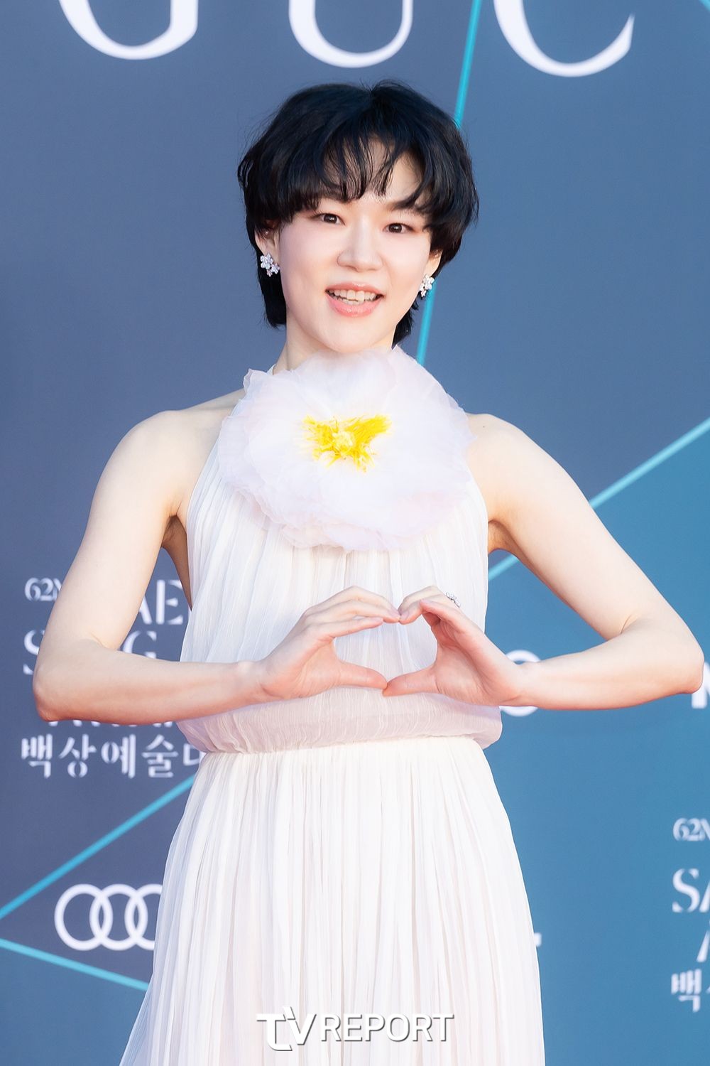 [T포토] 한예리 ‘하트도 잘하죠?’
