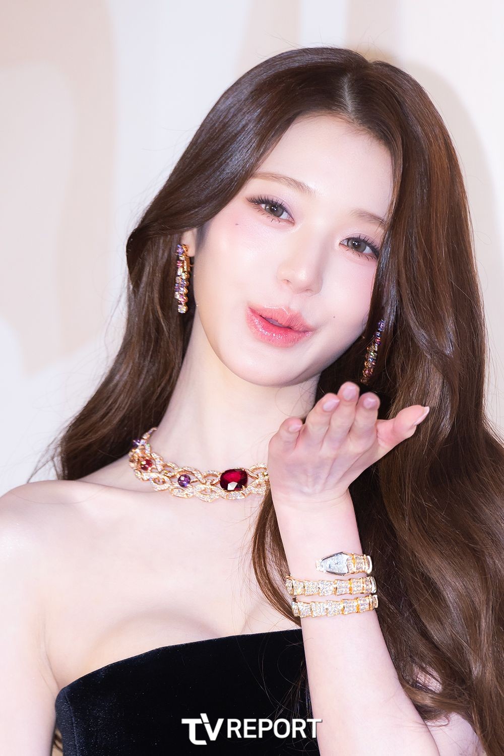 [T포토] 아이브 장원영 ‘러블리 손뽀뽀’