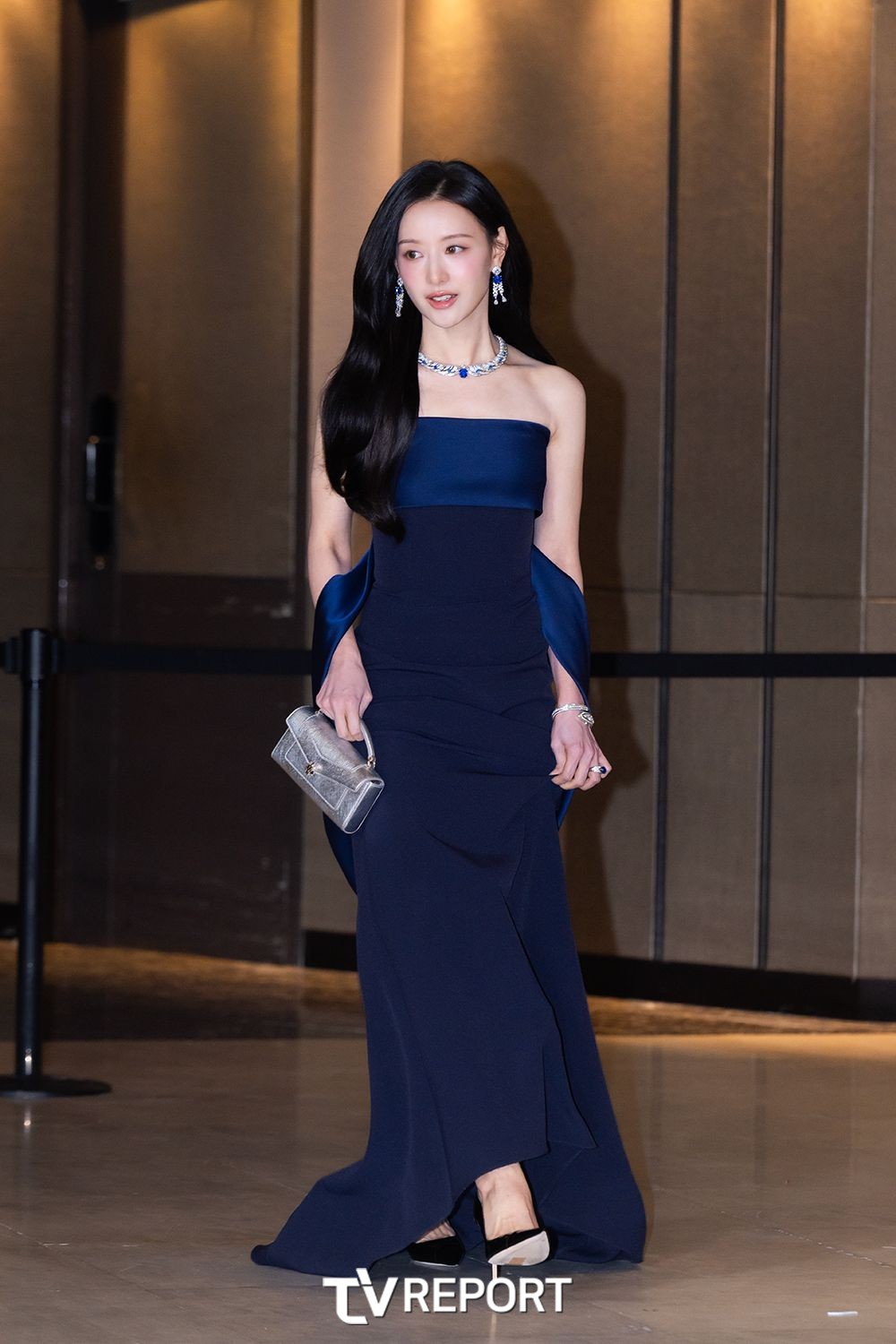 [T포토] 김지원 ‘사뿐사뿐’