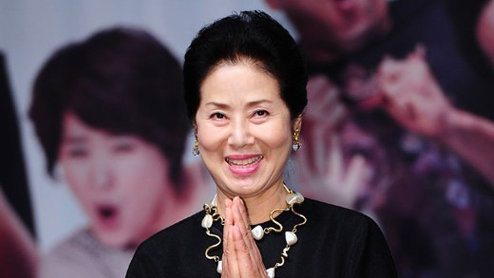 선우용여, ‘임신 강요’ 논란 이어 또 선 넘었다…”불륜이든 뭐든 애 팍팍 낳아야” 실언 [RE:뷰]