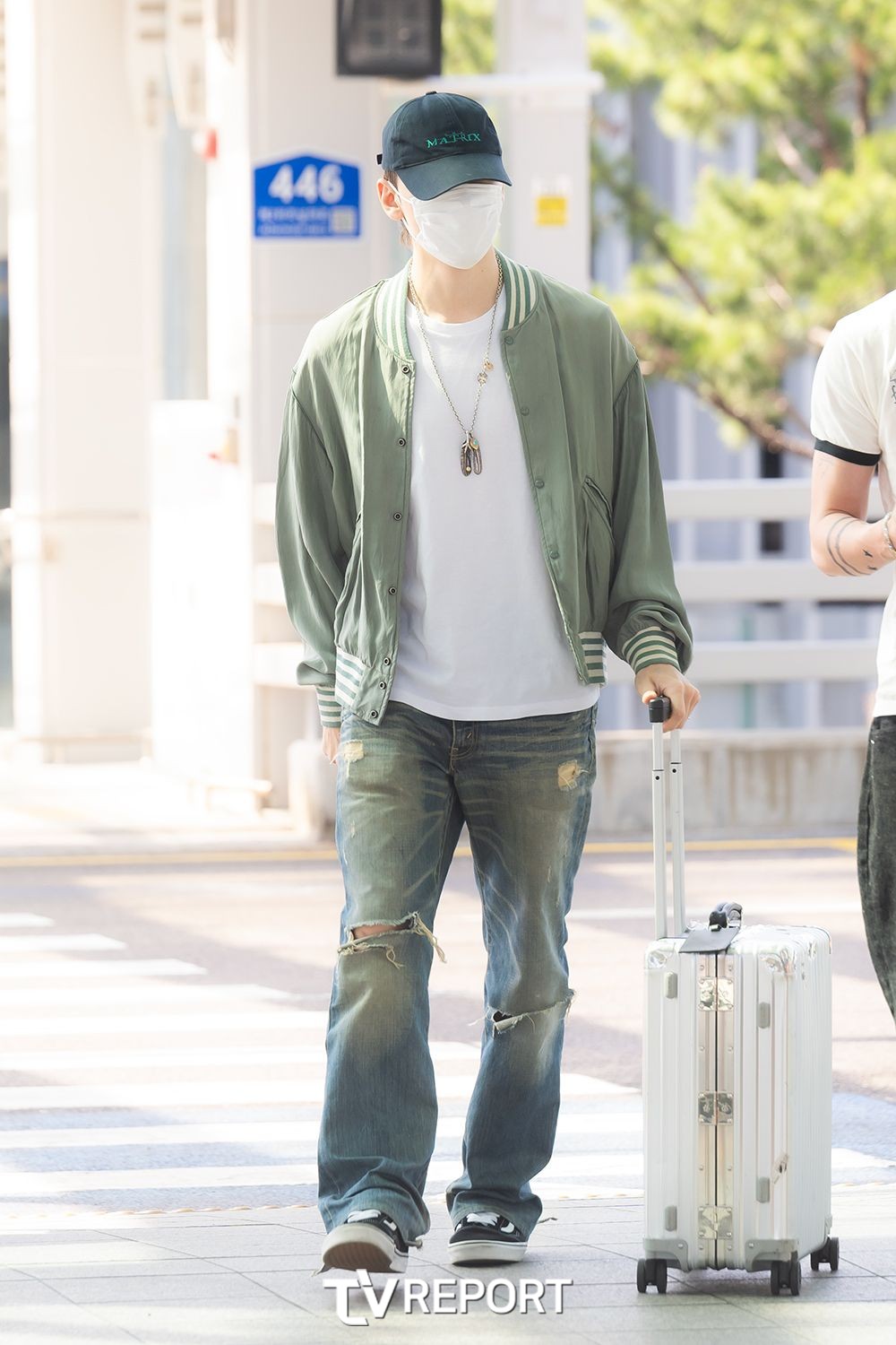 [T포토] 세븐틴 버논 ‘내 짐은 내가’
