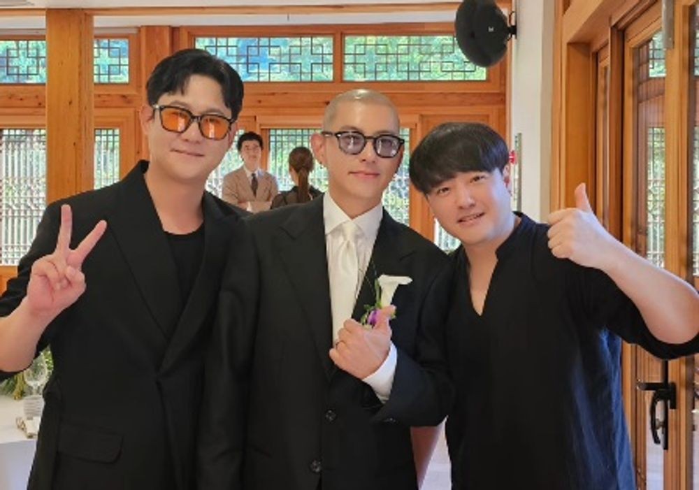 NRG 문성훈, 9살 연하 아내와 혼인신고 2년 만 결혼식.. 노유민·천명훈 축하 [RE:스타]