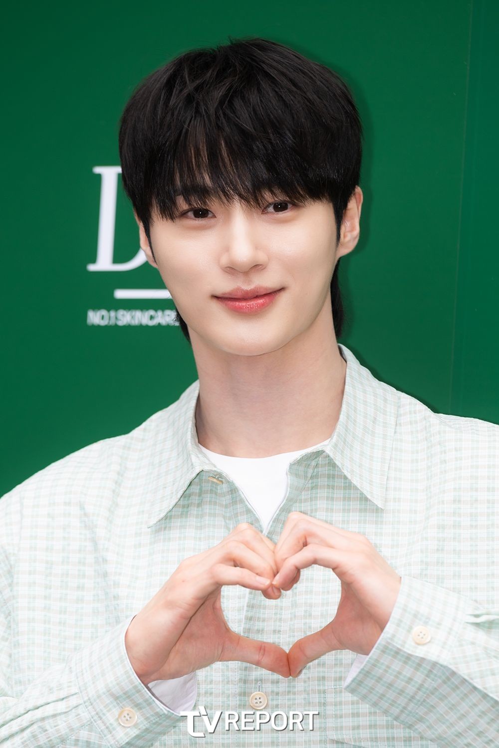 [T포토] 변우석 ‘이 안에, 우체통 있다’