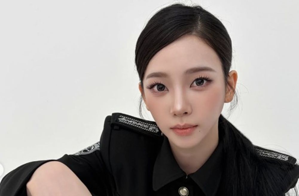 빨간 옷 입었더니 ‘논란’→파란 옷에는 ‘조용’…카리나 게시물에 누리꾼 시끌 [RE:스타]