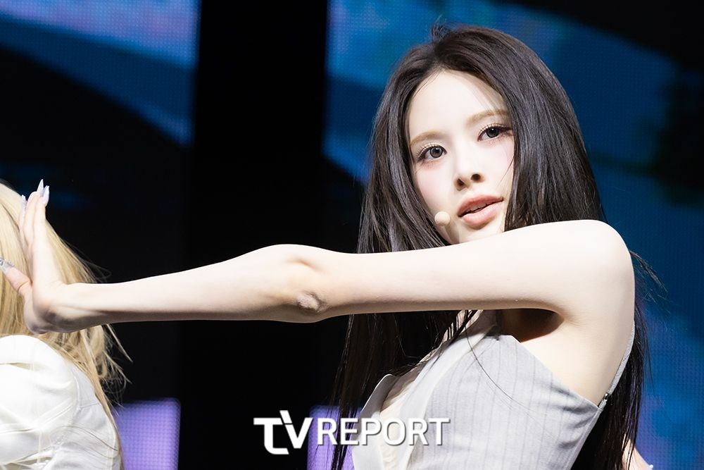 [T포토] 이즈나 방지민 ‘쭉 뻗어 완성’