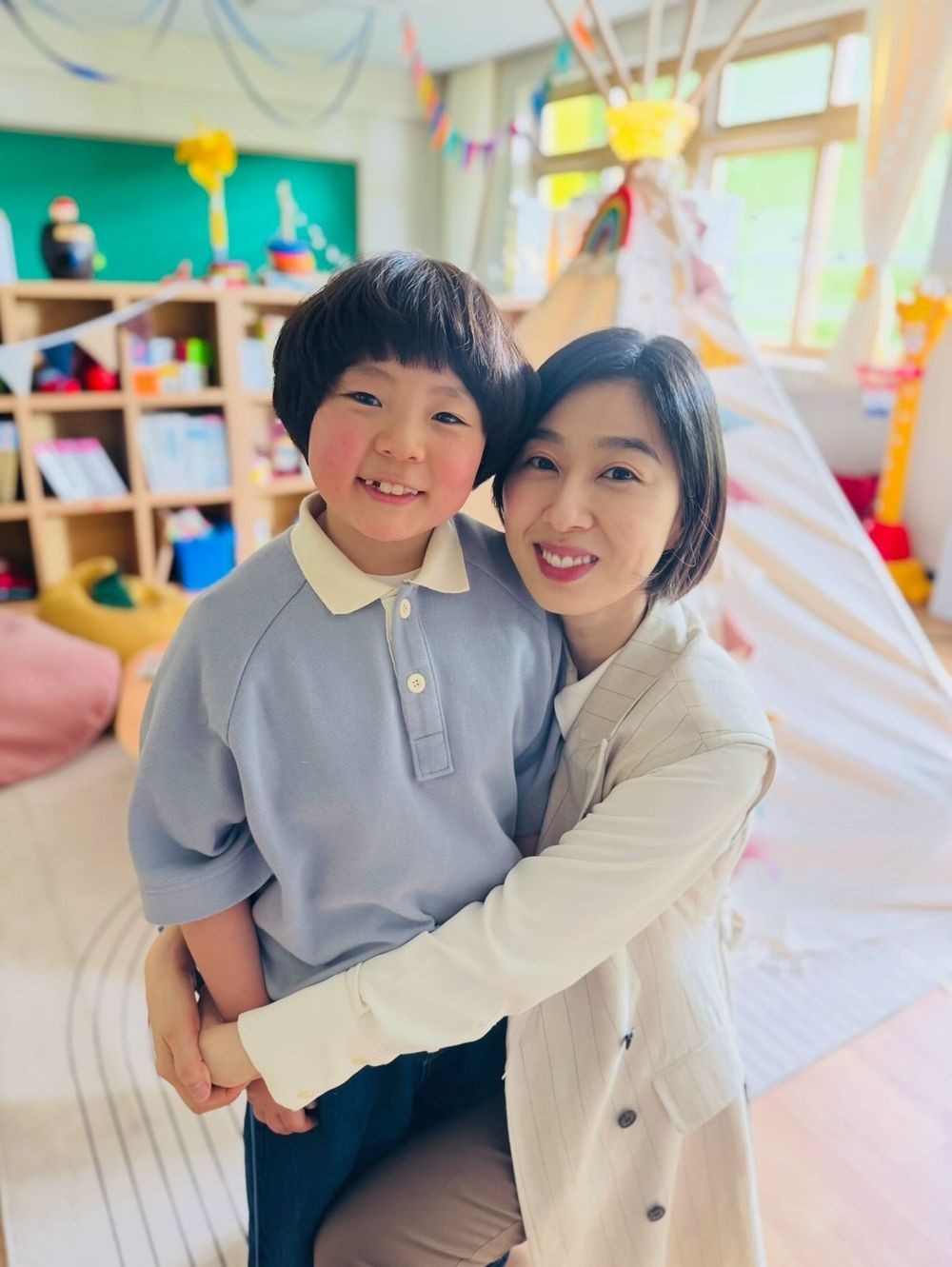 ‘참교육’ 박지연, 진상 학부모로 혈압 오르게 하더니…子배우와 다정한 포옹 [RE:스타]