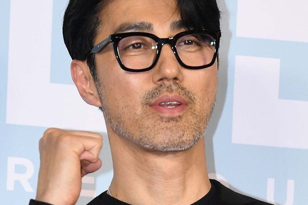 차승원, 갓→선글라스 비주얼에 직접 가창까지...비하인드 영상서 장난끼... - 뉴스 썸네일 이미지
