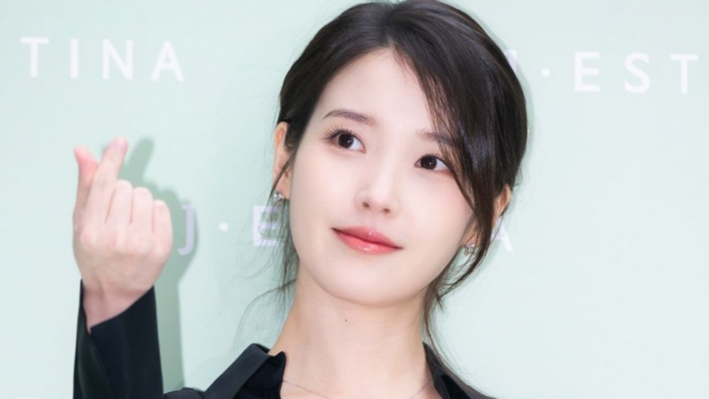 아이유, ‘대군부인’ 사과 1개월 만 결혼식서 포착→미담 터졌다…”착한 사람” [RE:스타]