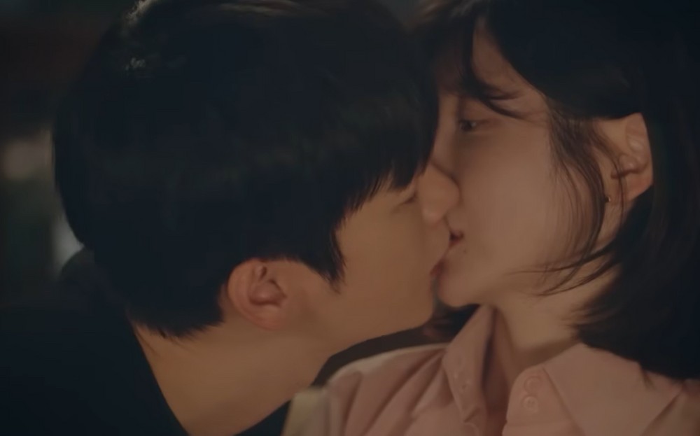 1위 쟁탈전 심상찮다…딥키스 장면에도→시청률 4.4%로 소폭 하락한 韓 드라마