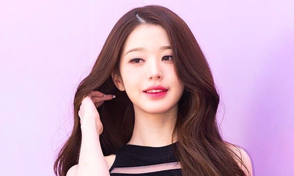모자 벗으니 이번엔 ‘민낯 품평’…장원영, 끝없는 ‘공항 수난’