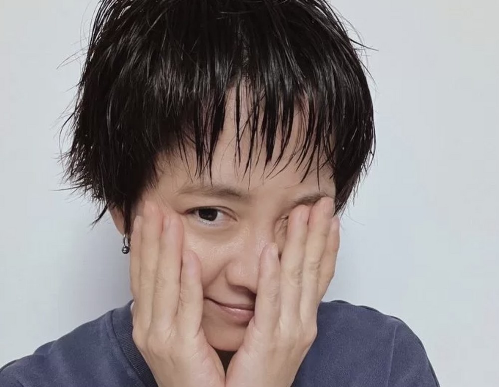 송지효, ‘숏컷 사건’에 고개 숙였다…헤어 담당 “멘탈 약했으면 요단강”