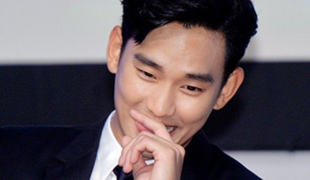 누명 벗은 김수현, 야윈 얼굴로 ‘복귀’ 첫발…1년 4개월 만에 ‘활짝’ 웃었다