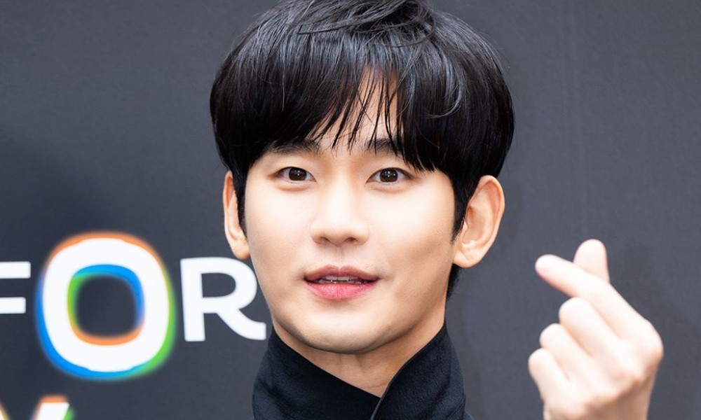 ‘활동 재개’ 김수현, 1년 반 만 복귀에…들어온 대본만 ’40여 편’