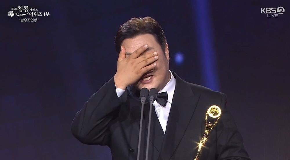 윤경호, 청룡 남우조연상에 울컥 “하고픈 말 많지만 짧게”
