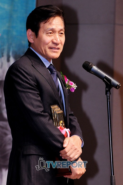 '남우연기상' 안성기 "7번째 영평상, 앞으로 3번 더 받고싶다"