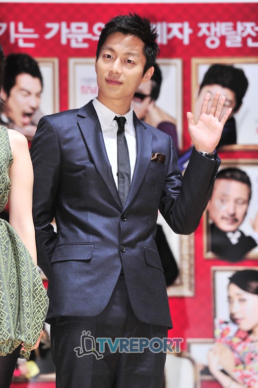 '가문의귀환' 윤두준 "대선배와 촬영, 많이 힘들었다"
