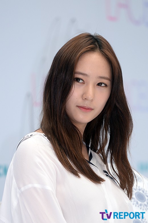 SM 측 "크리스탈 中 드라마 출연…오늘 발표회 참석"
