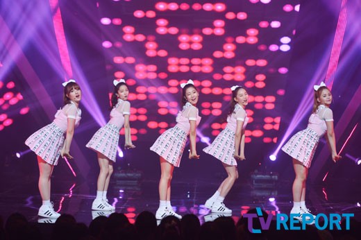[T포토] 씨엘씨 '사랑스러운 앙증 댄스'(엠 카운트다운)