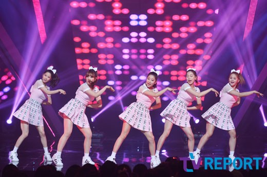 [T포토] 씨엘씨 '패션은 러블리~ 댄스는 강렬'(엠 카운트다운)