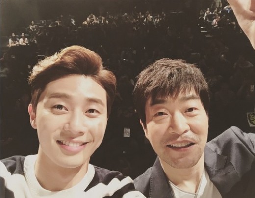 '악의 연대기' 박서준·손현주, 팬들과 찰칵…'훈훈'