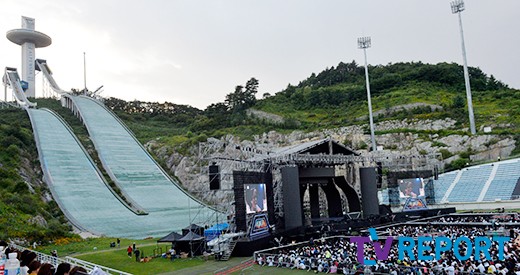 '무도영동가요제' 드론+텐트+경찰 230명, 이색 진풍경 (현장스케치)